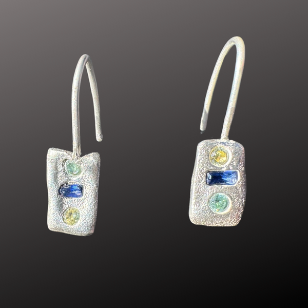 Checking In - Silver and synthetic sapphires hook earrings