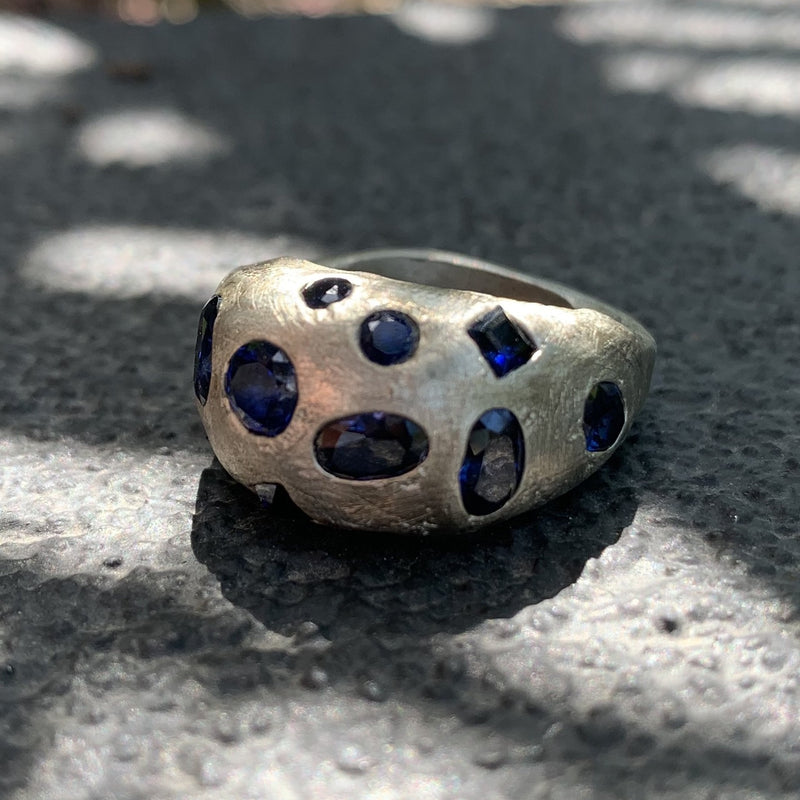 Proud - Silver dome ring with sapphires