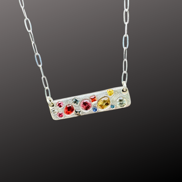Trippy - Silver and natural sapphires bar pendant necklace