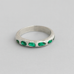 Green - Silver & lab-grown emeralds band ring