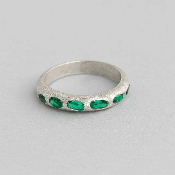 Green - Silver & lab-grown emeralds band ring
