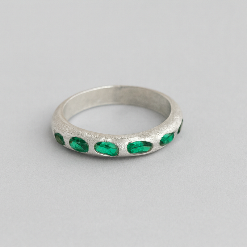 Green - Silver & lab-grown emeralds band ring