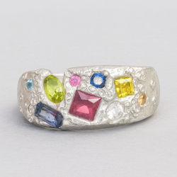 Spectacular - Silver cigar band with lab-grown sapphires ring