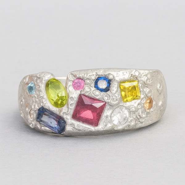 Spectacular - Silver cigar band with lab-grown sapphires ring