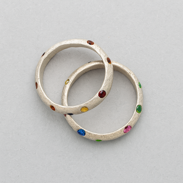 Play - Silver band lab grown sapphires rings