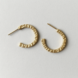 'Groovy' in gold - 9k gold hoops