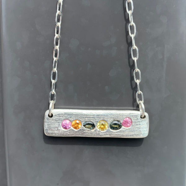 Serpentine - Silver and sapphires bar pendant necklace