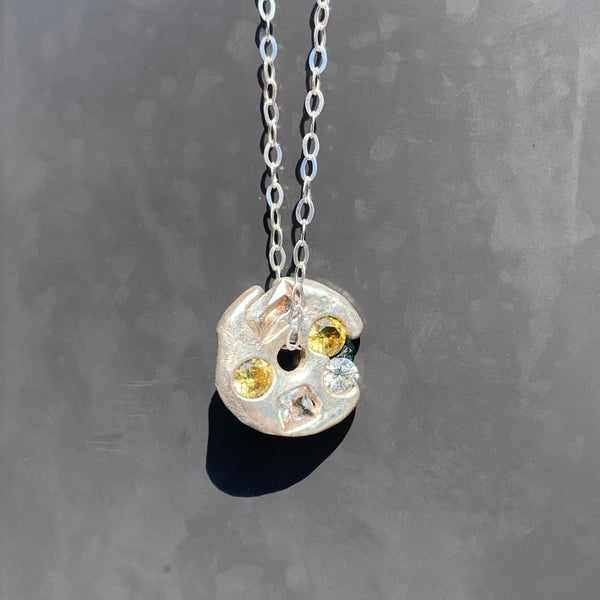 Freshness - Silver and synthetic gemstones donut pendant necklace
