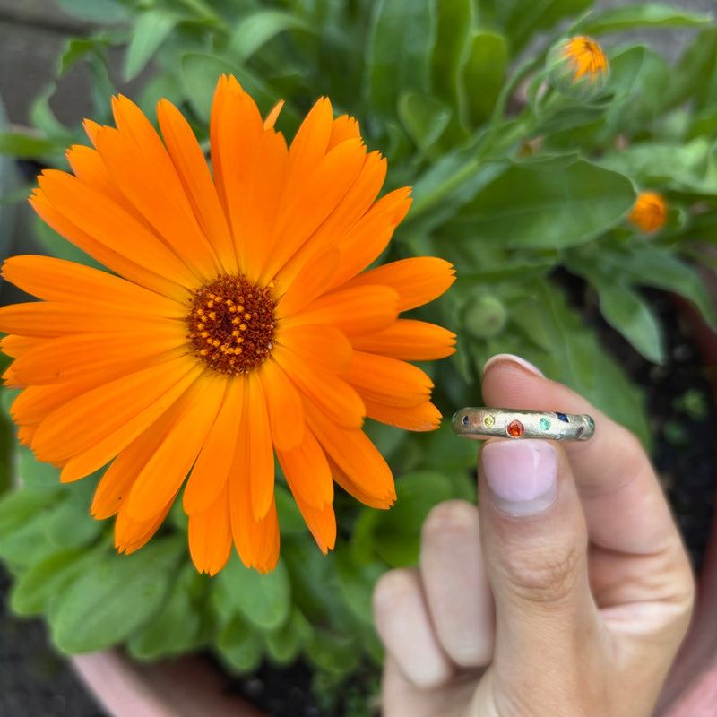 Play in Gold - Gold and lab grown gemstones band ring