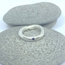 Mind-Full - silver and natural sapphire band ring