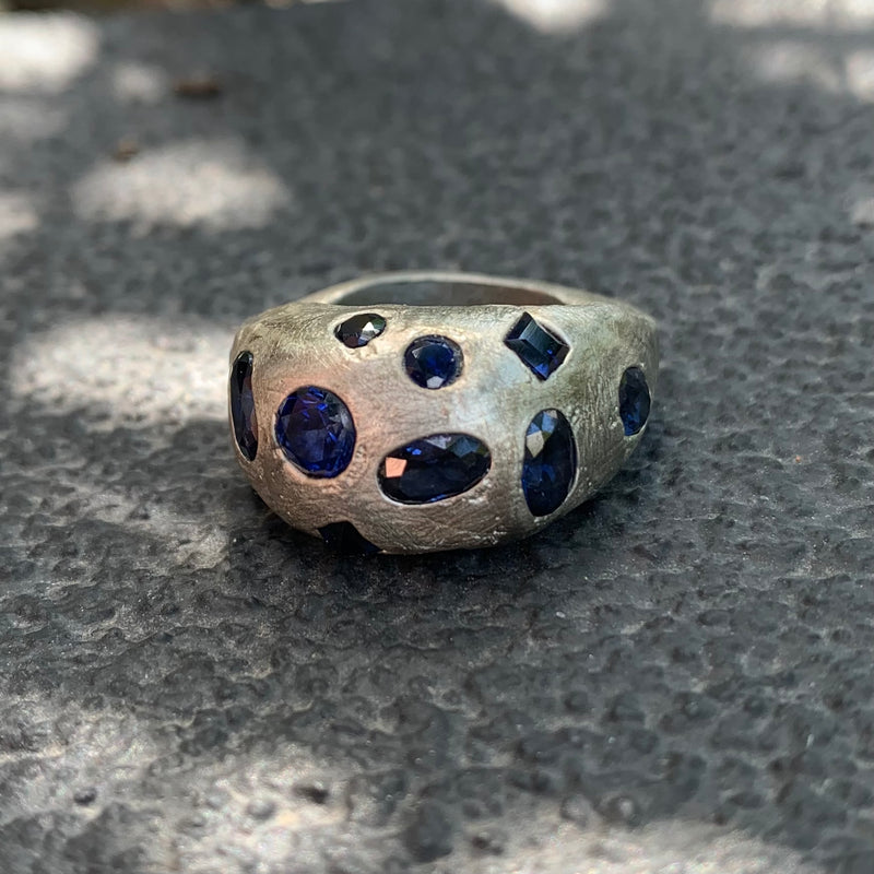 Proud - Silver dome ring with sapphires