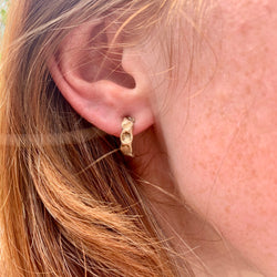 Half Hug - Solid gold earrings