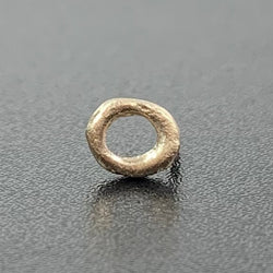 'Hug' circle gold - 9k gold stud earrings