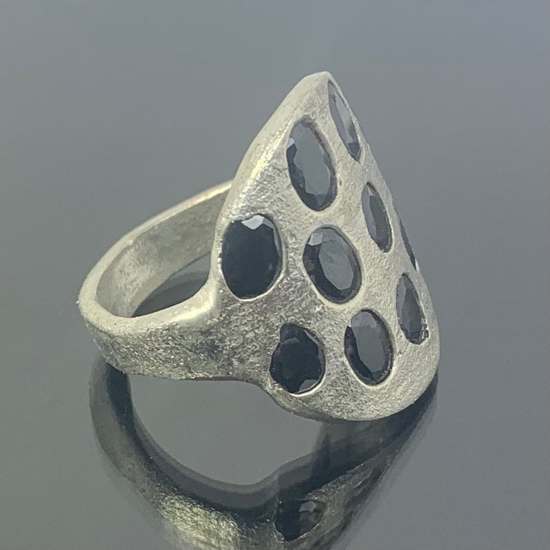 Luna - Silver and synthetic black sapphire ring