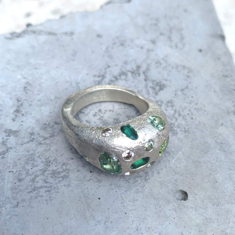 Proud (green) - Silver and synthetic sapphire dome ring