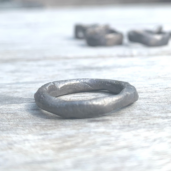 Wobble - Silver oxidised ring